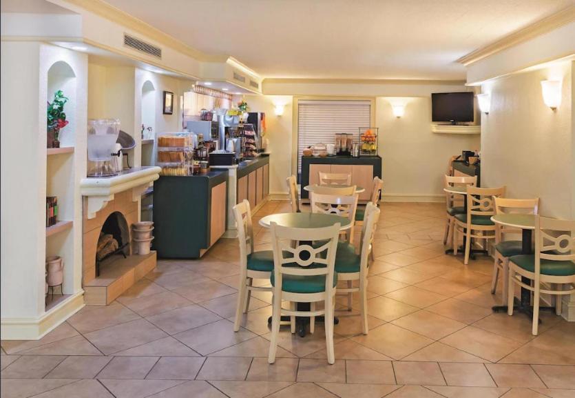 Rodeway Inn College Station Exterior foto